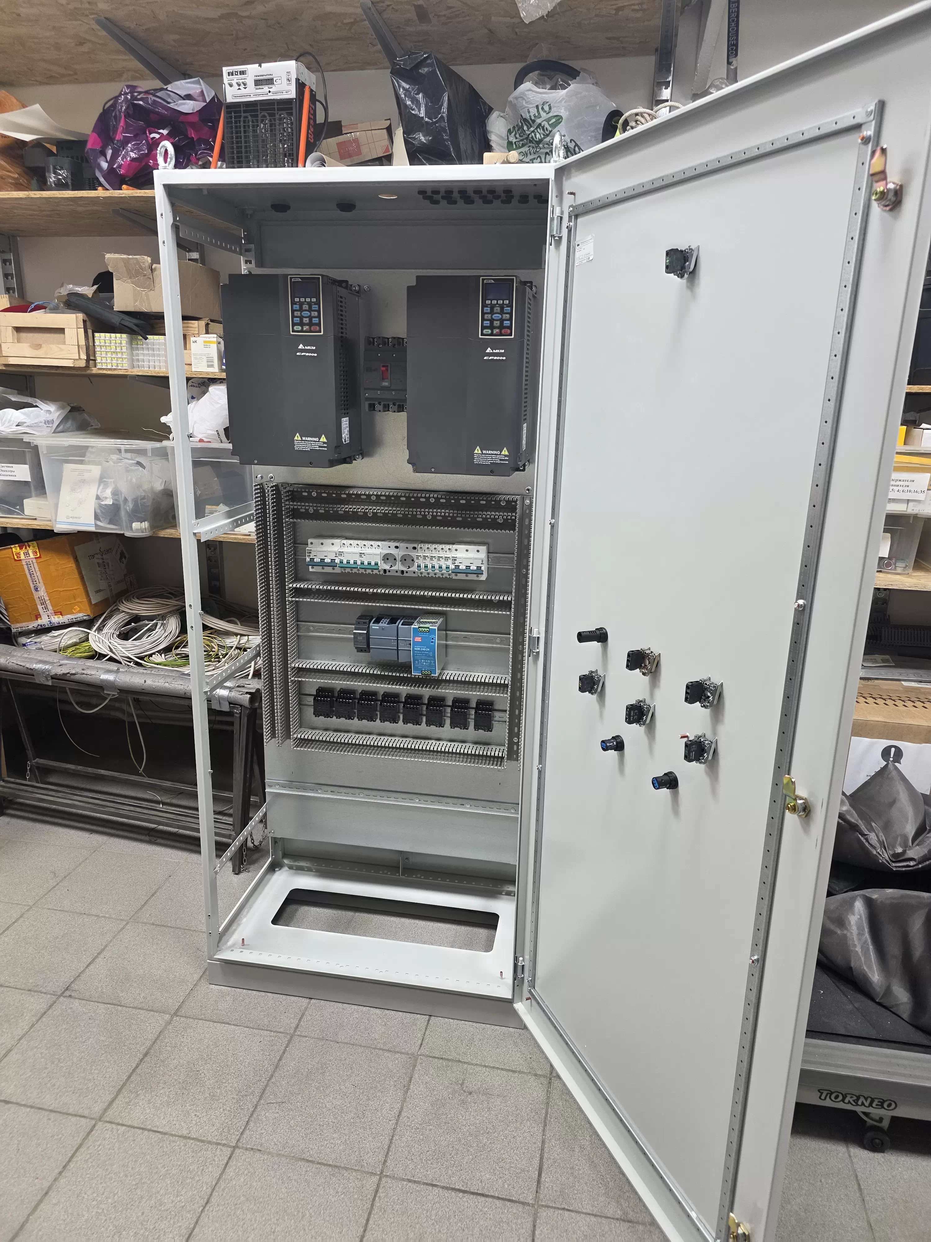 Шкаф управления с частотными преобразователями